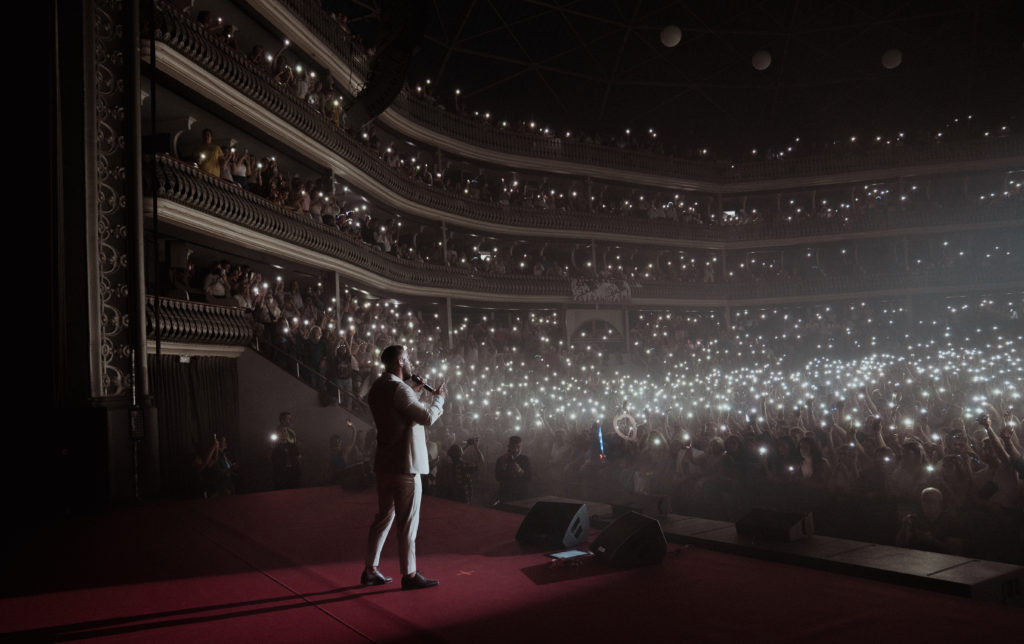 Nininho Vaz Maia no palco do Coliseu de Lisboa